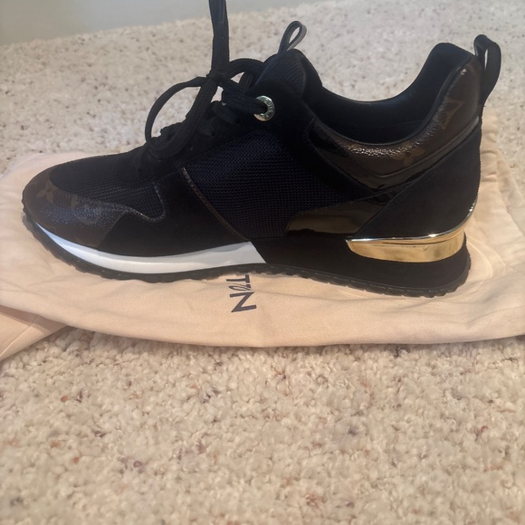 Louis Vuitton sneakers - Picture 2 of 3